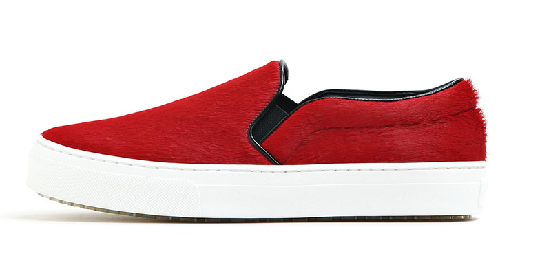 Céline Skate 系列平底便鞋。